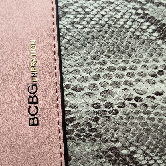 BCBGENERATION Morgan Tote Handbag Flat Snake Casual - Picture 10 of 16